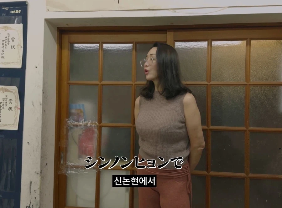 만화 캐릭터같은 실제 일본 서예 선생님 등판해서 난리남 ㅋㅋㅋ - 이미지 5