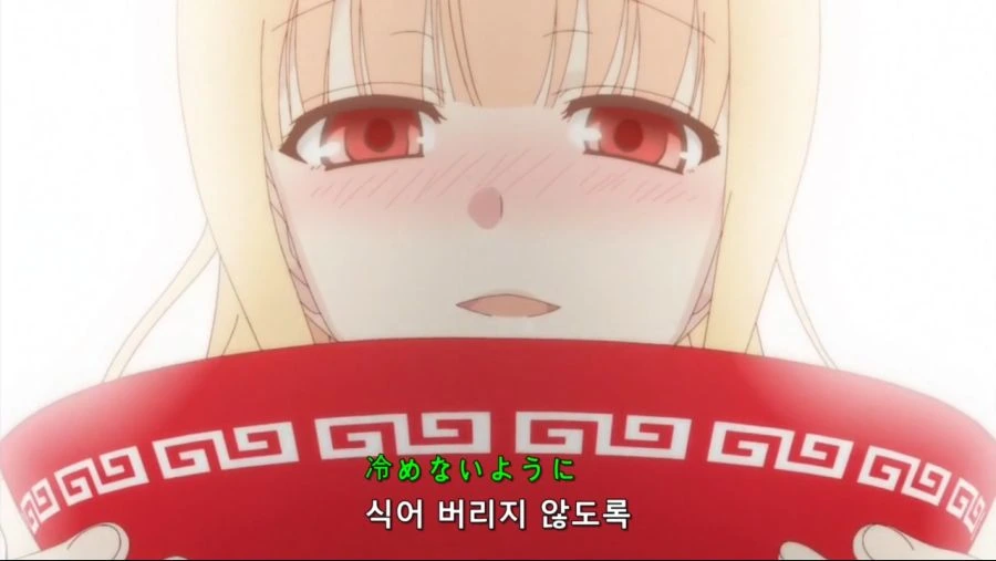 라면을 먹고 황홀해하는 미소녀